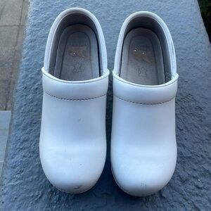 Dansko white clogs. Size 36.